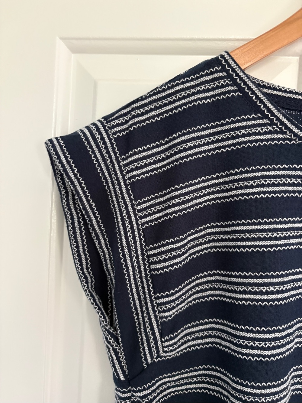 Democracy Women's Medium Navy Striped Short Sleeve Top - Picture 3 of 8